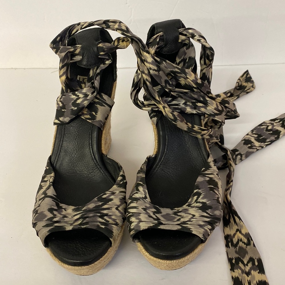 UGG wedge sandals size 7.5 lace up the leg